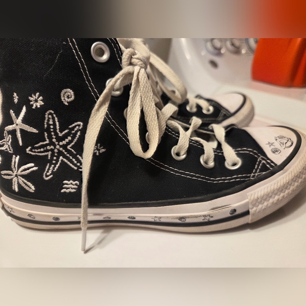 Converse Black and White Starry High-Tops - Picture 3 of 6